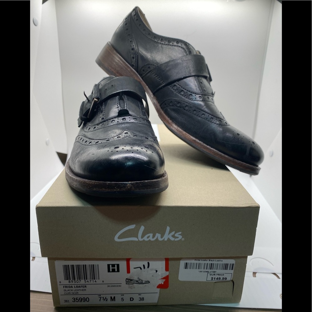 Clarks women’s 7.5 Black Leather Frida Loafer